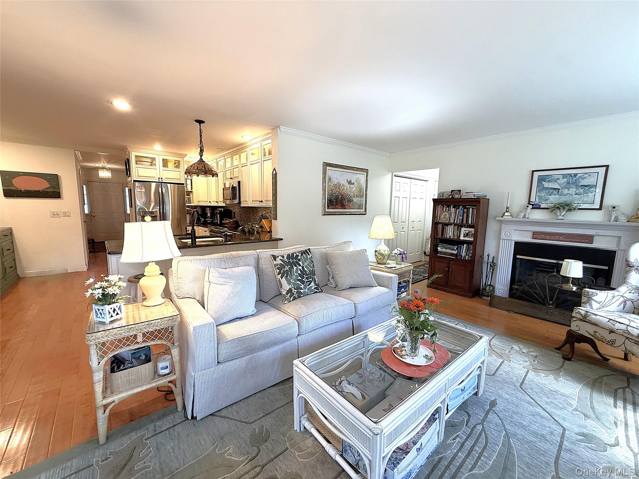 41 W Deer Trail