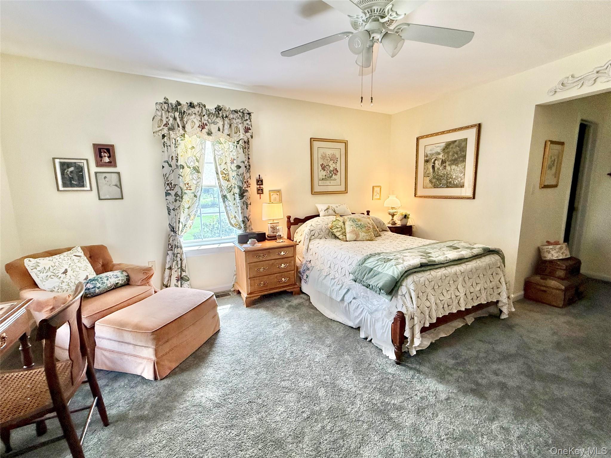 41 W Deer Trail