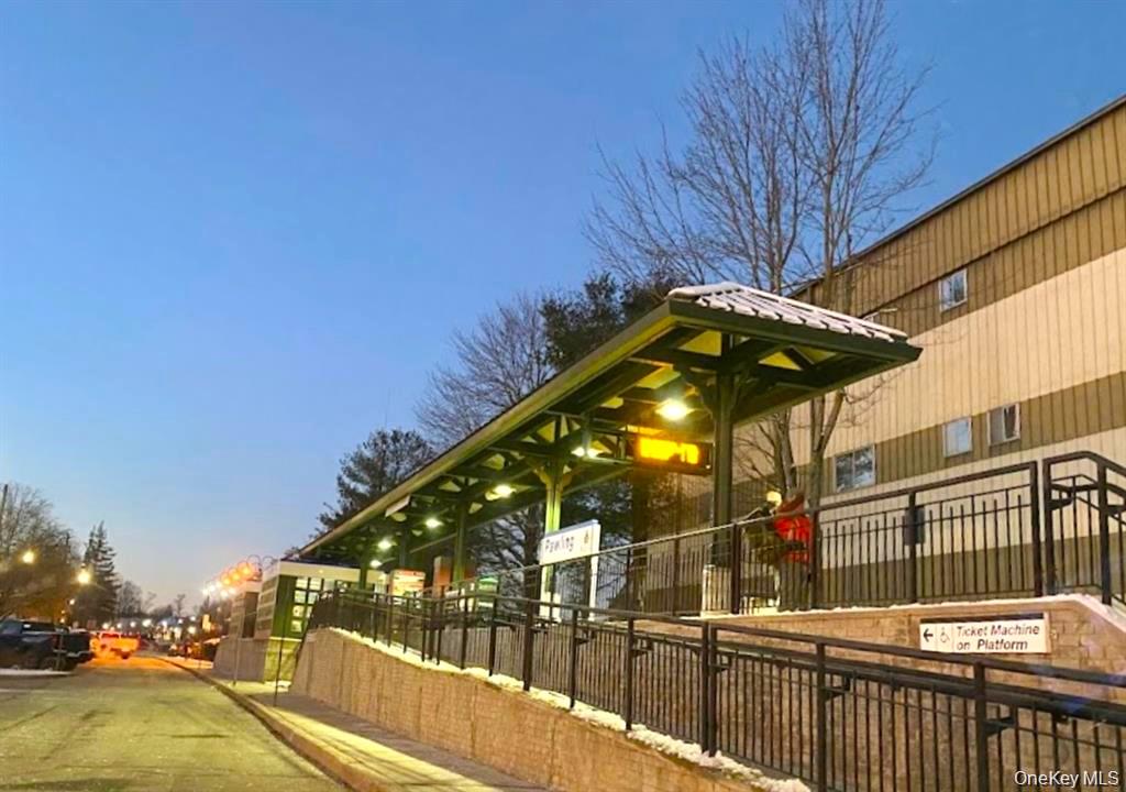 41 W Deer Trail