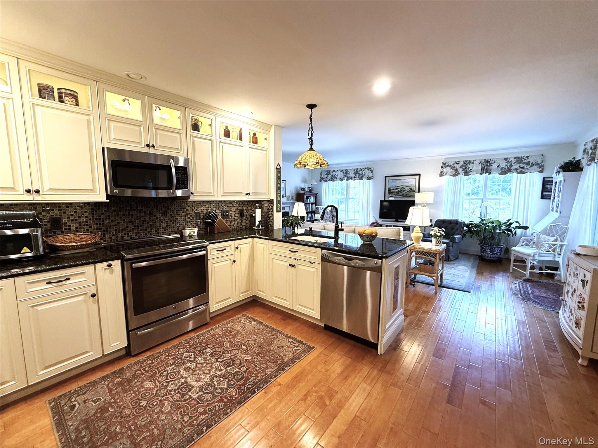 41 W Deer Trail