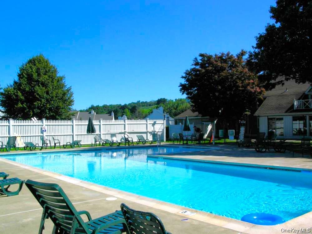41 W Deer Trail