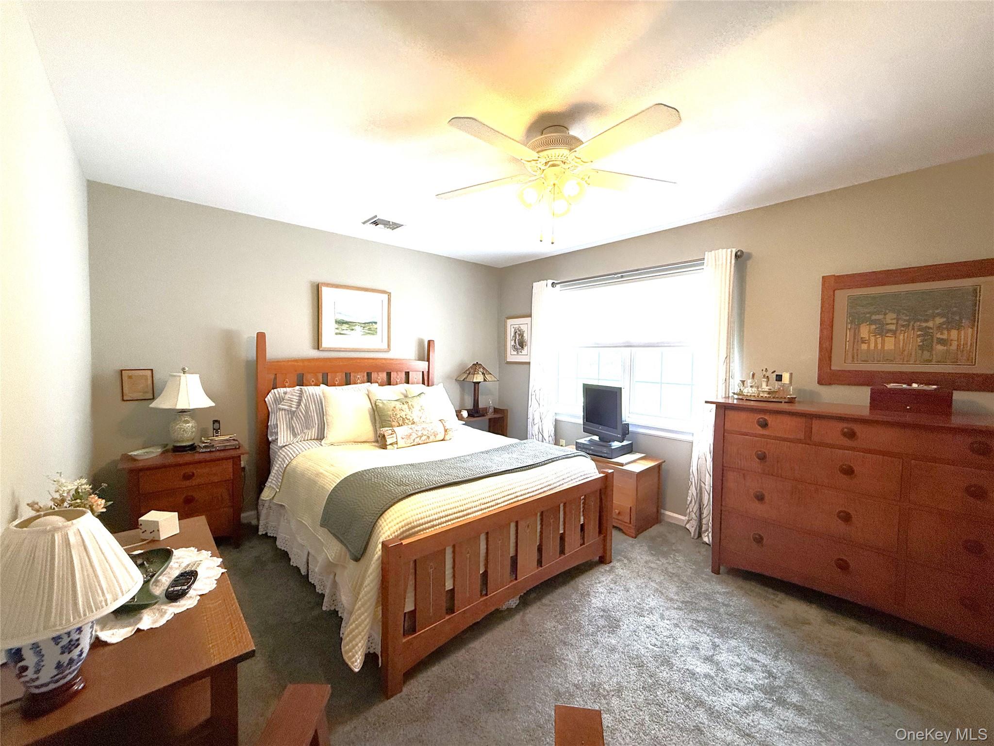 41 W Deer Trail