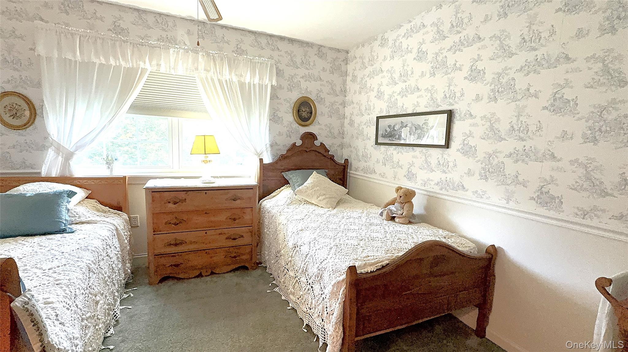 41 W Deer Trail