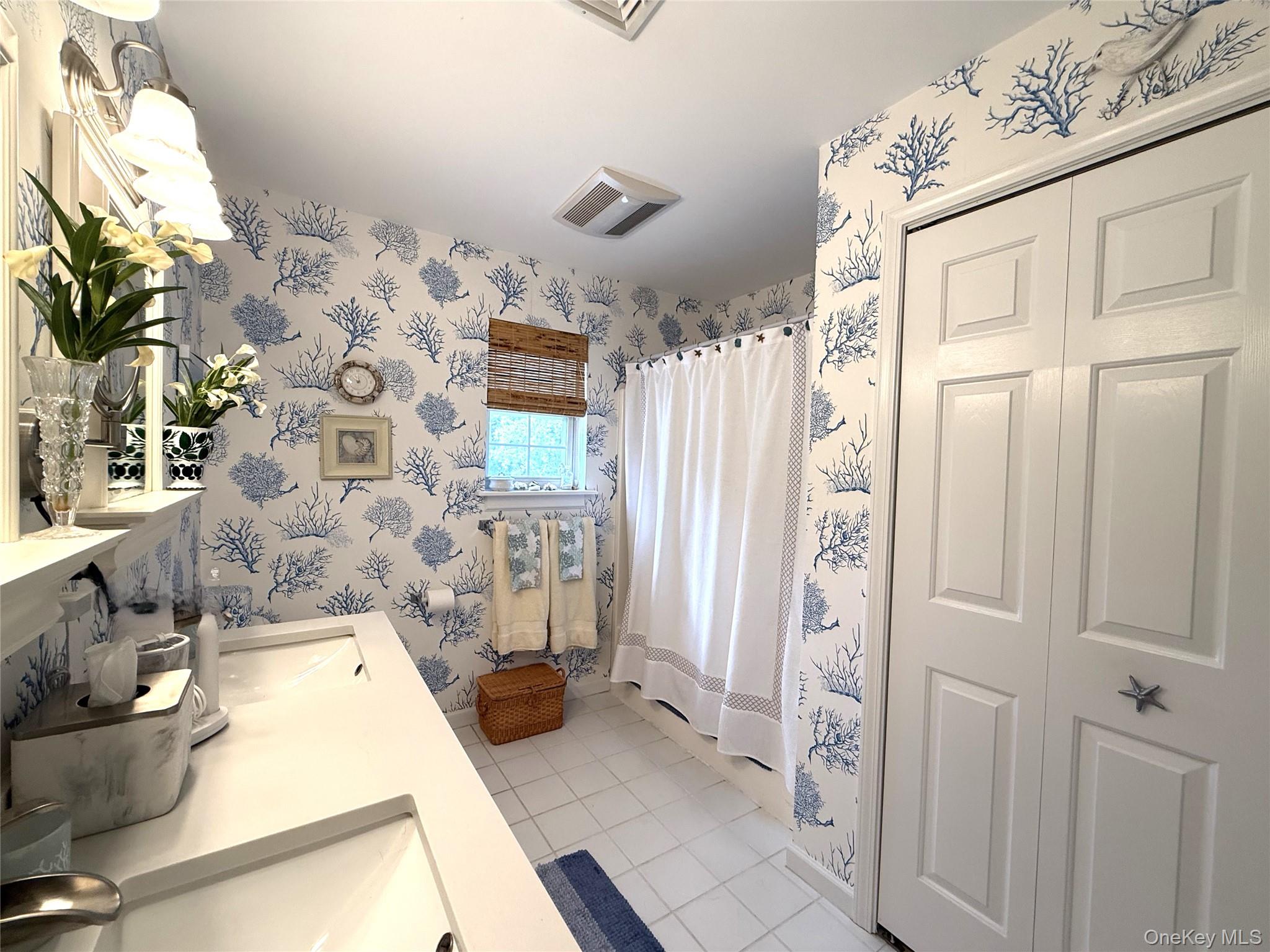 41 W Deer Trail