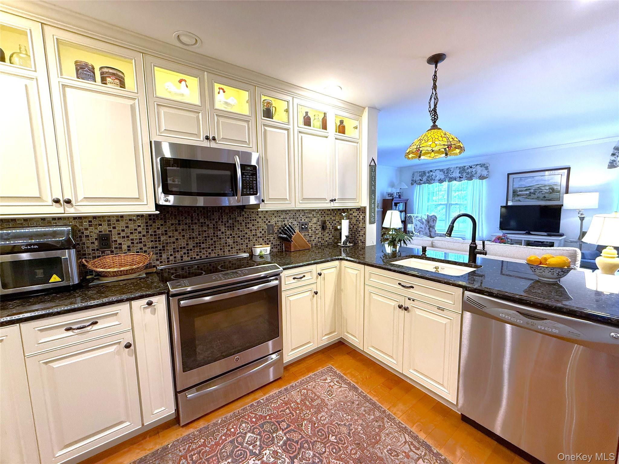 41 W Deer Trail