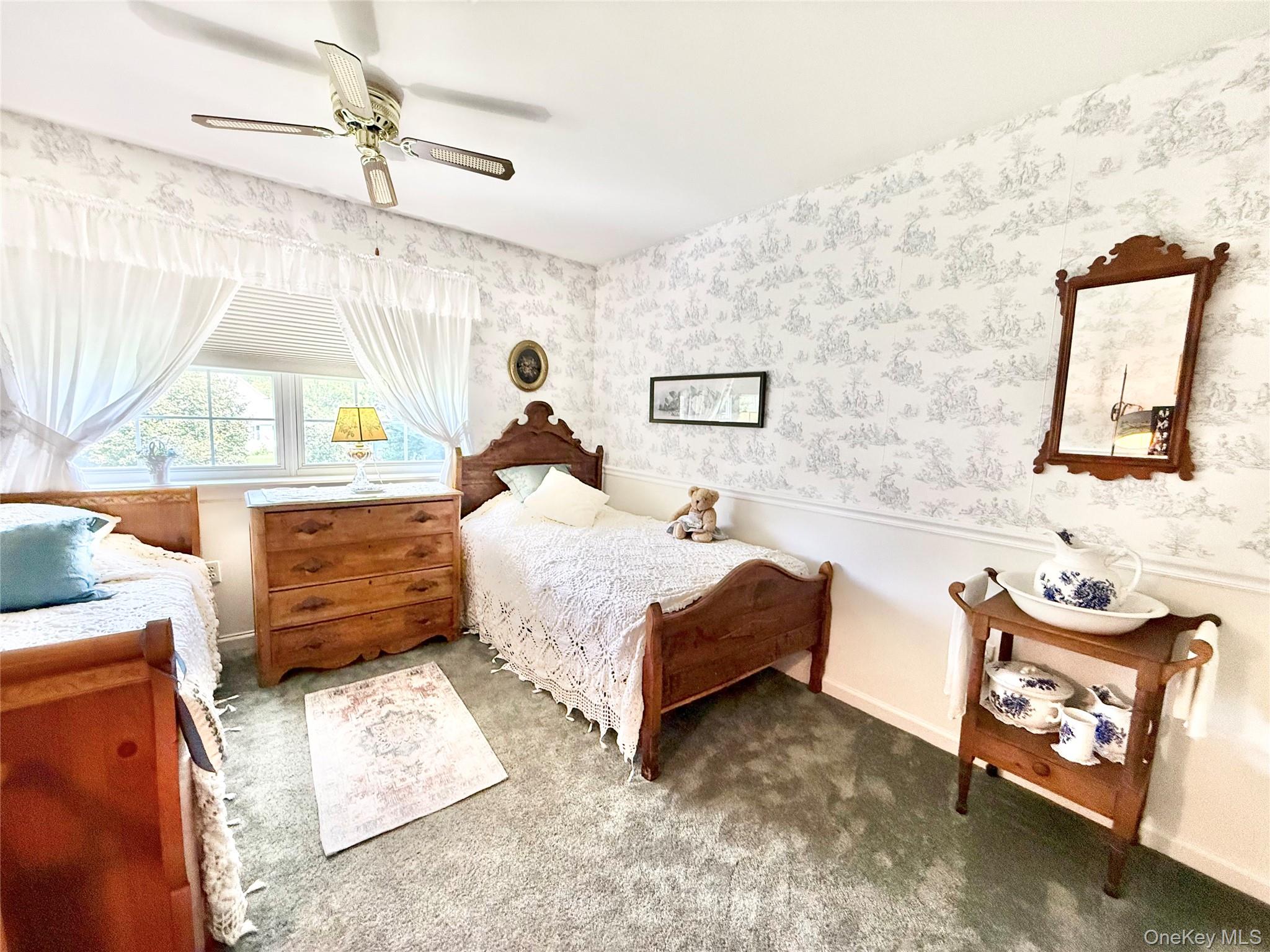 41 W Deer Trail