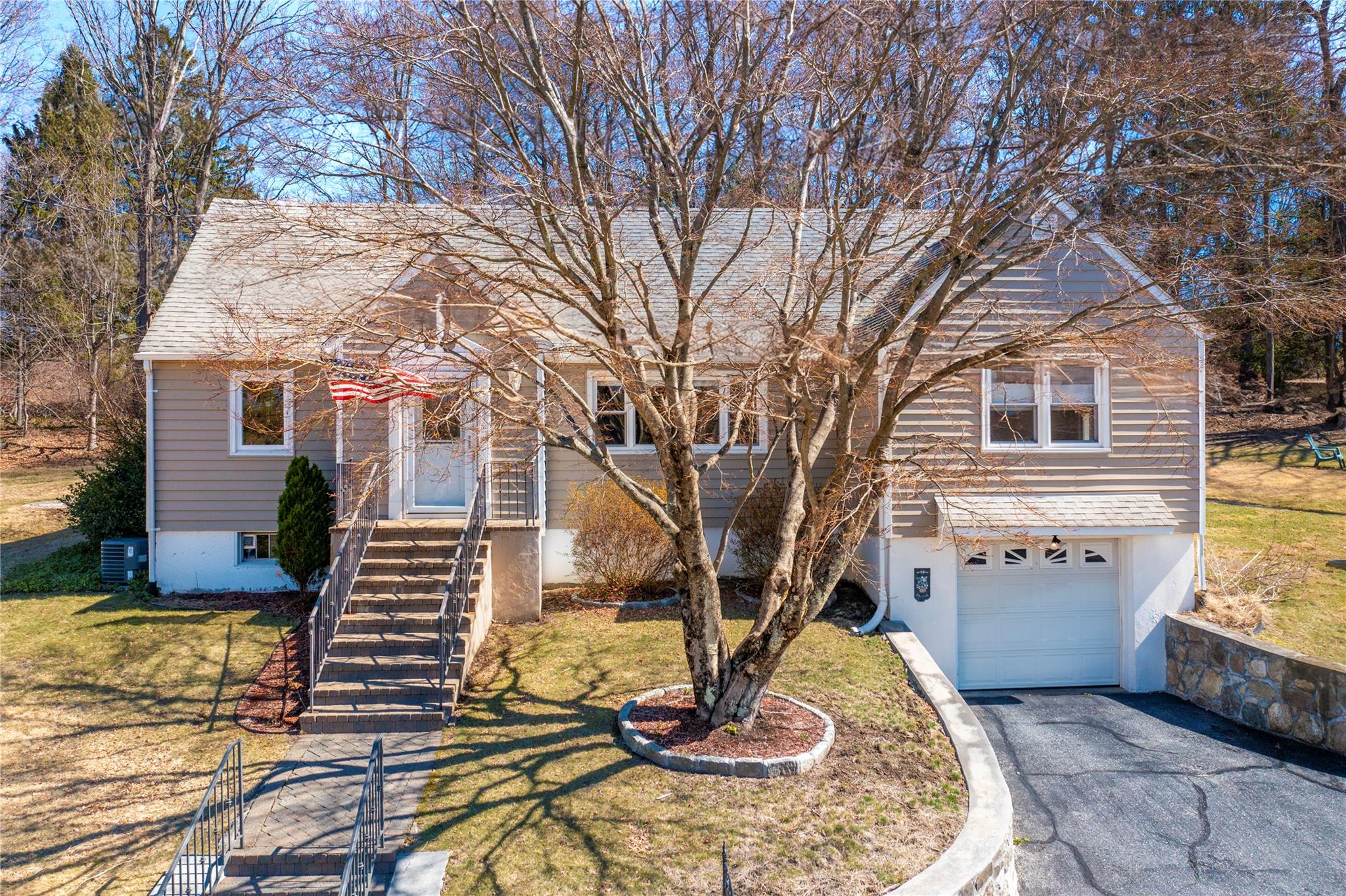 11 Maple Way