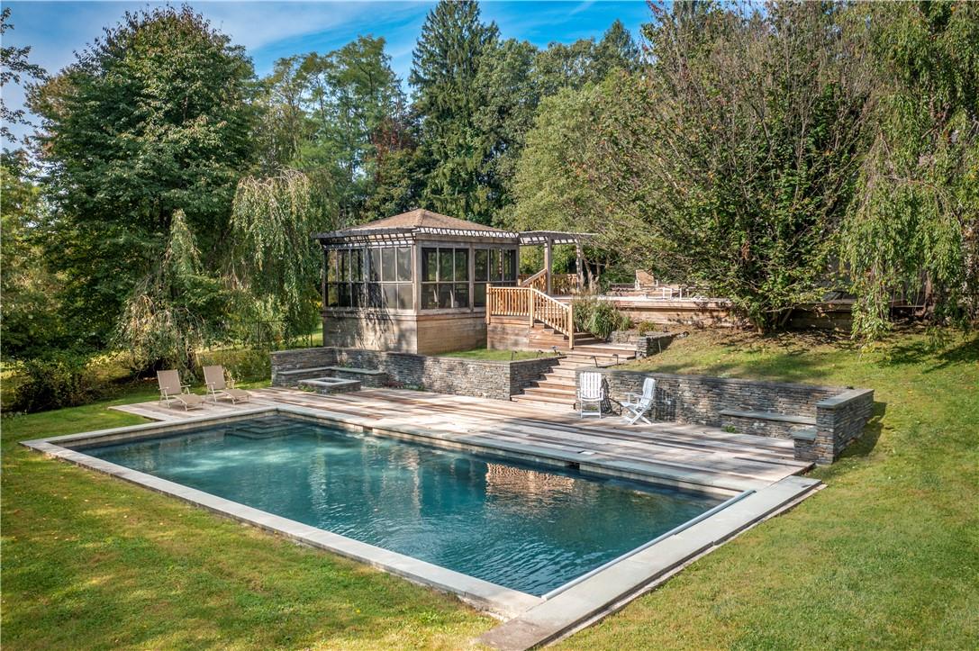 9 Strawberry Hill Road