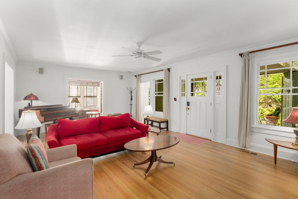 374 8th Street NE