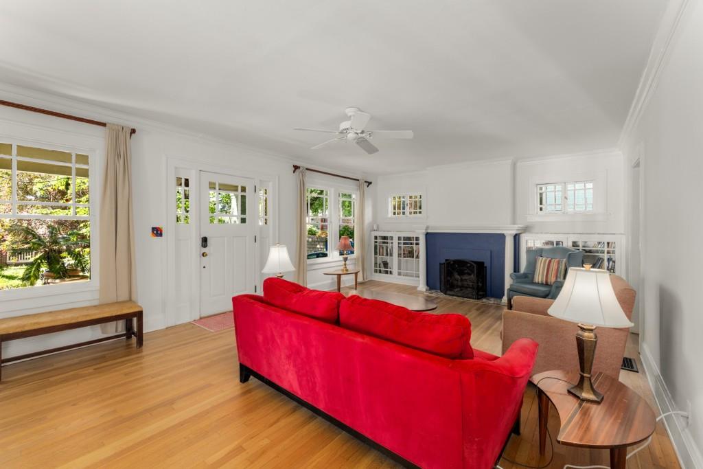 374 8th Street NE