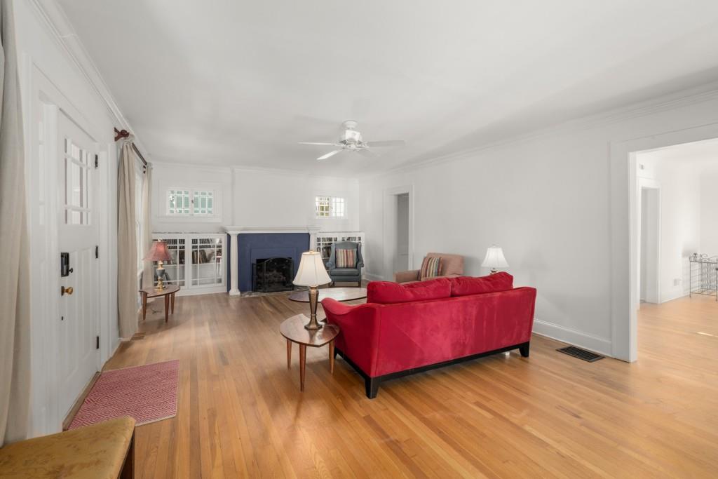 374 8th Street NE