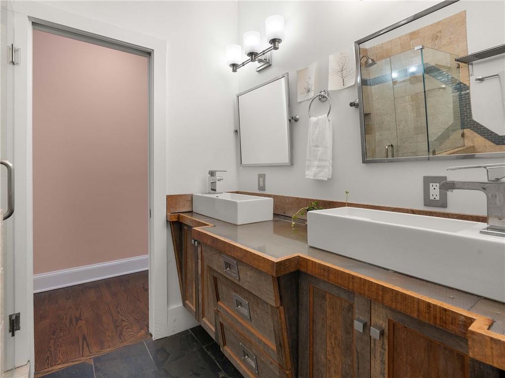 952 Northern Avenue SE