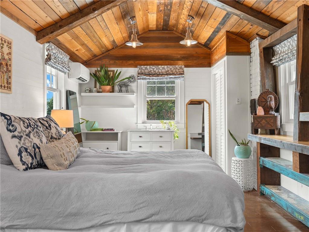 952 Northern Avenue SE