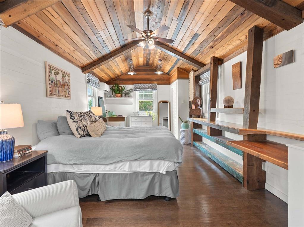 952 Northern Avenue SE