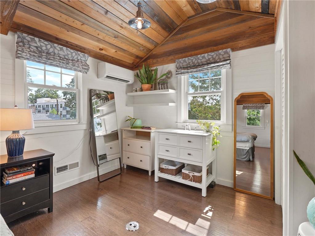 952 Northern Avenue SE