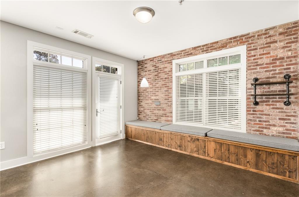 1300 Dekalb Avenue NE Unit 211