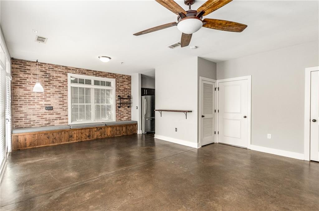 1300 Dekalb Avenue NE Unit 211