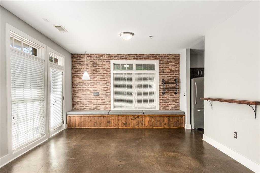 1300 Dekalb Avenue NE Unit 211