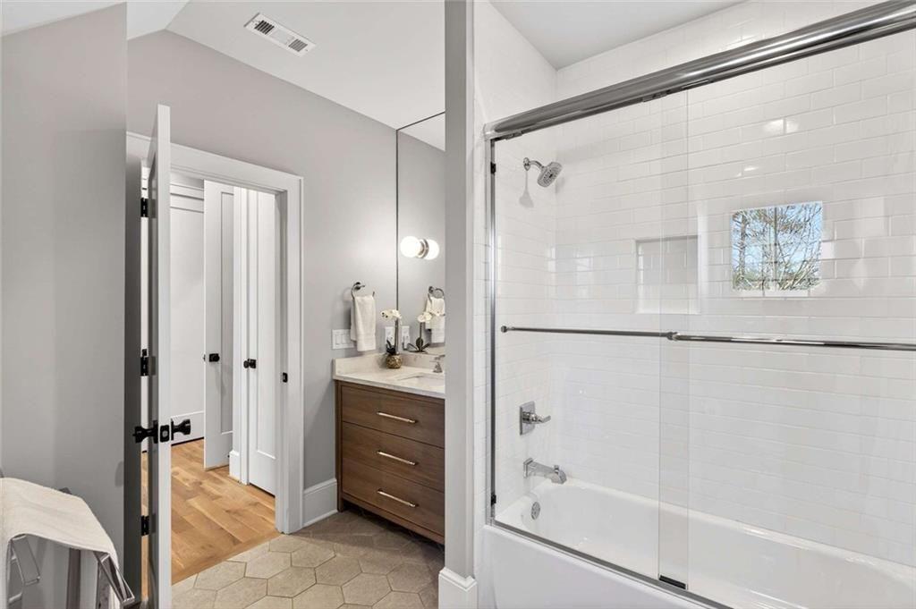 1069 Cumberland Road NE