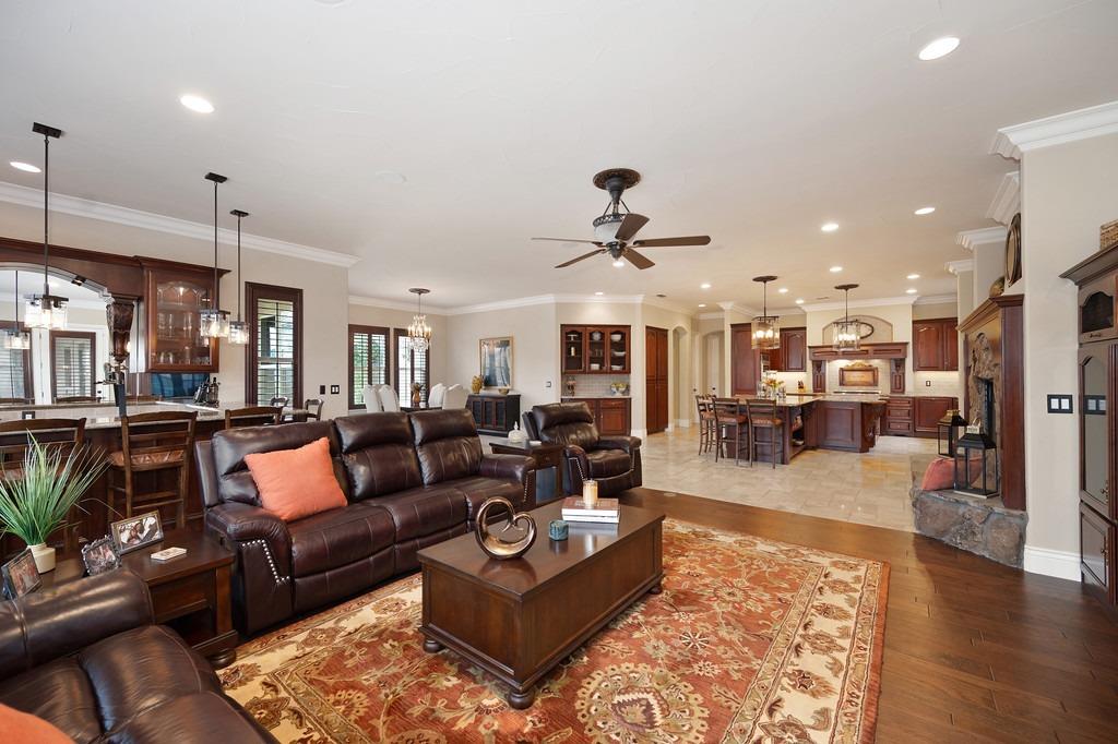 1161 Lomond Drive