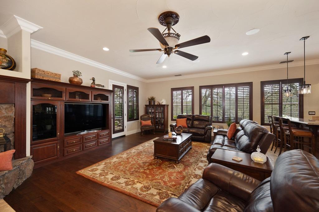 1161 Lomond Drive
