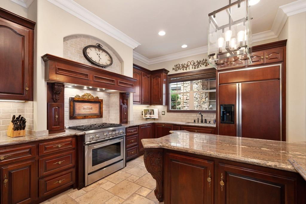 1161 Lomond Drive