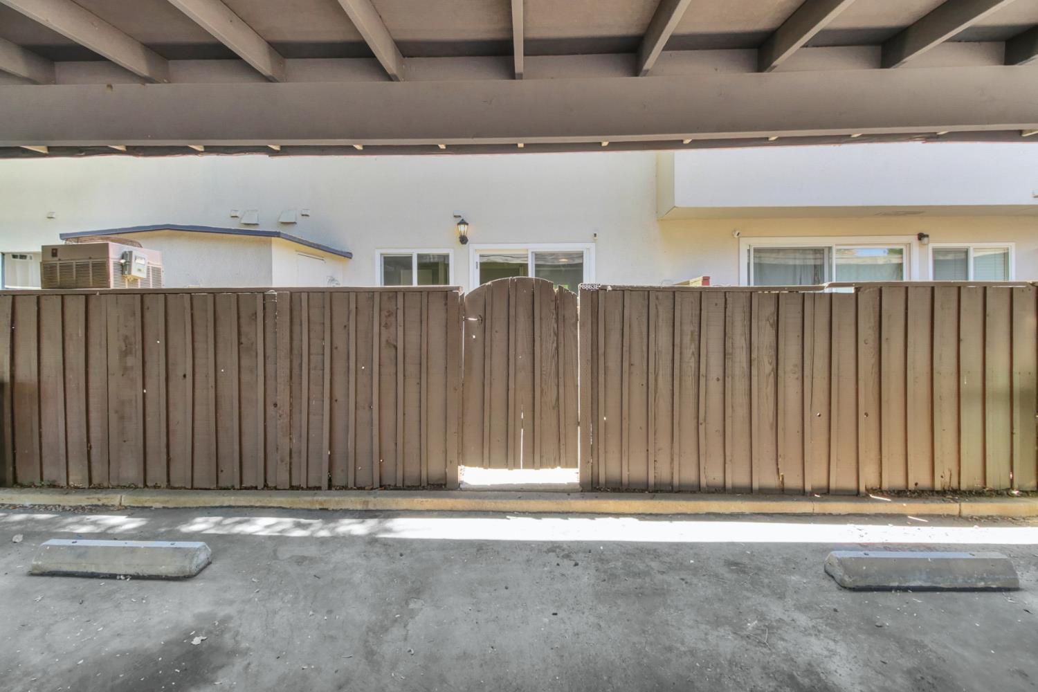 8863 Salmon Falls Drive E