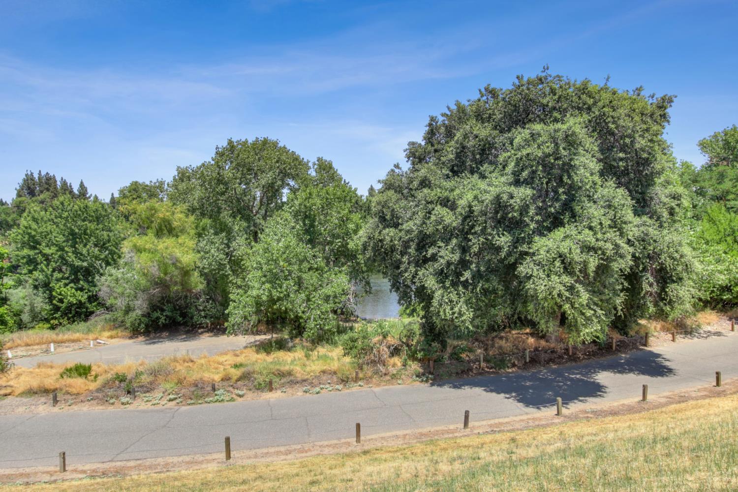 8863 Salmon Falls Drive E