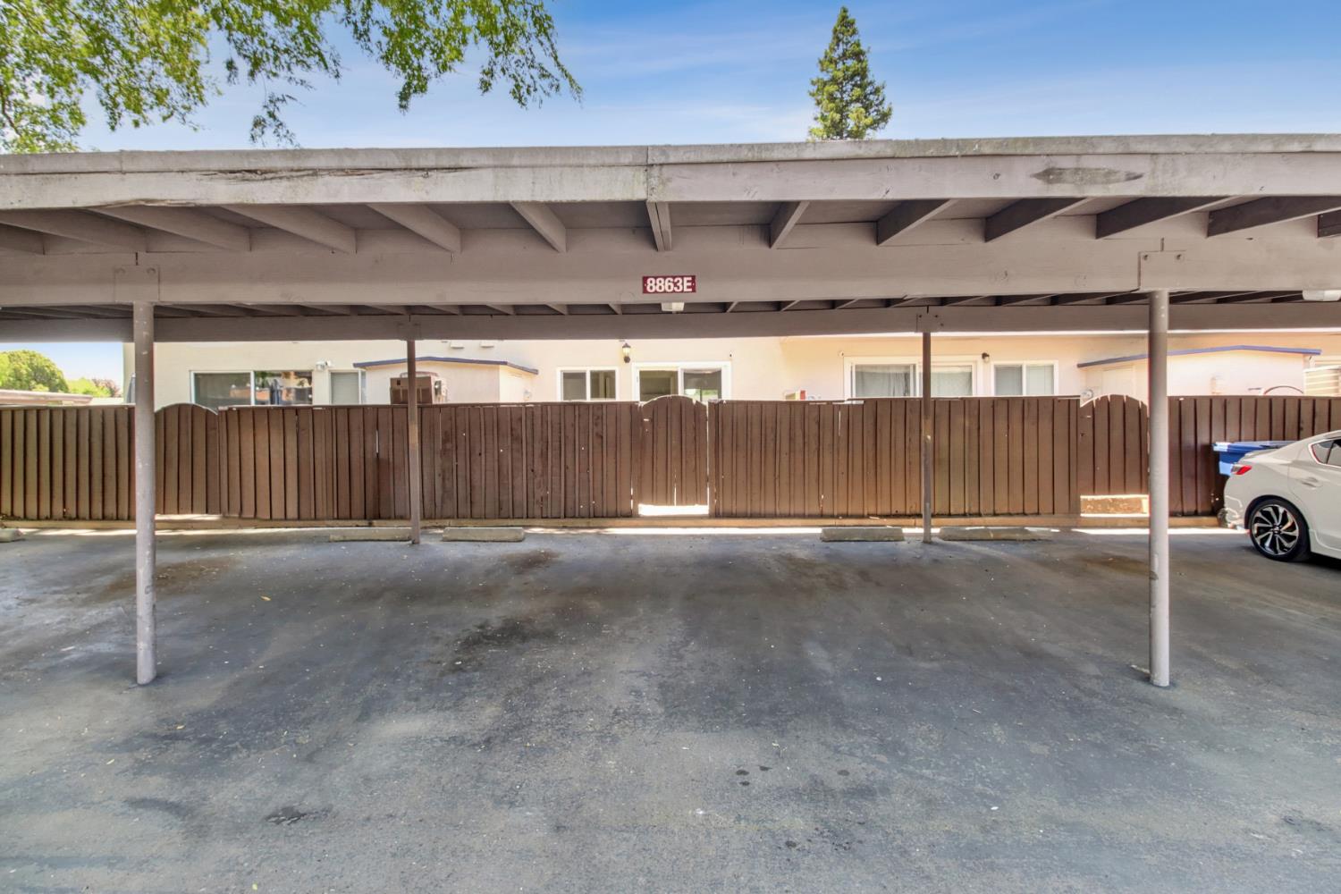 8863 Salmon Falls Drive E