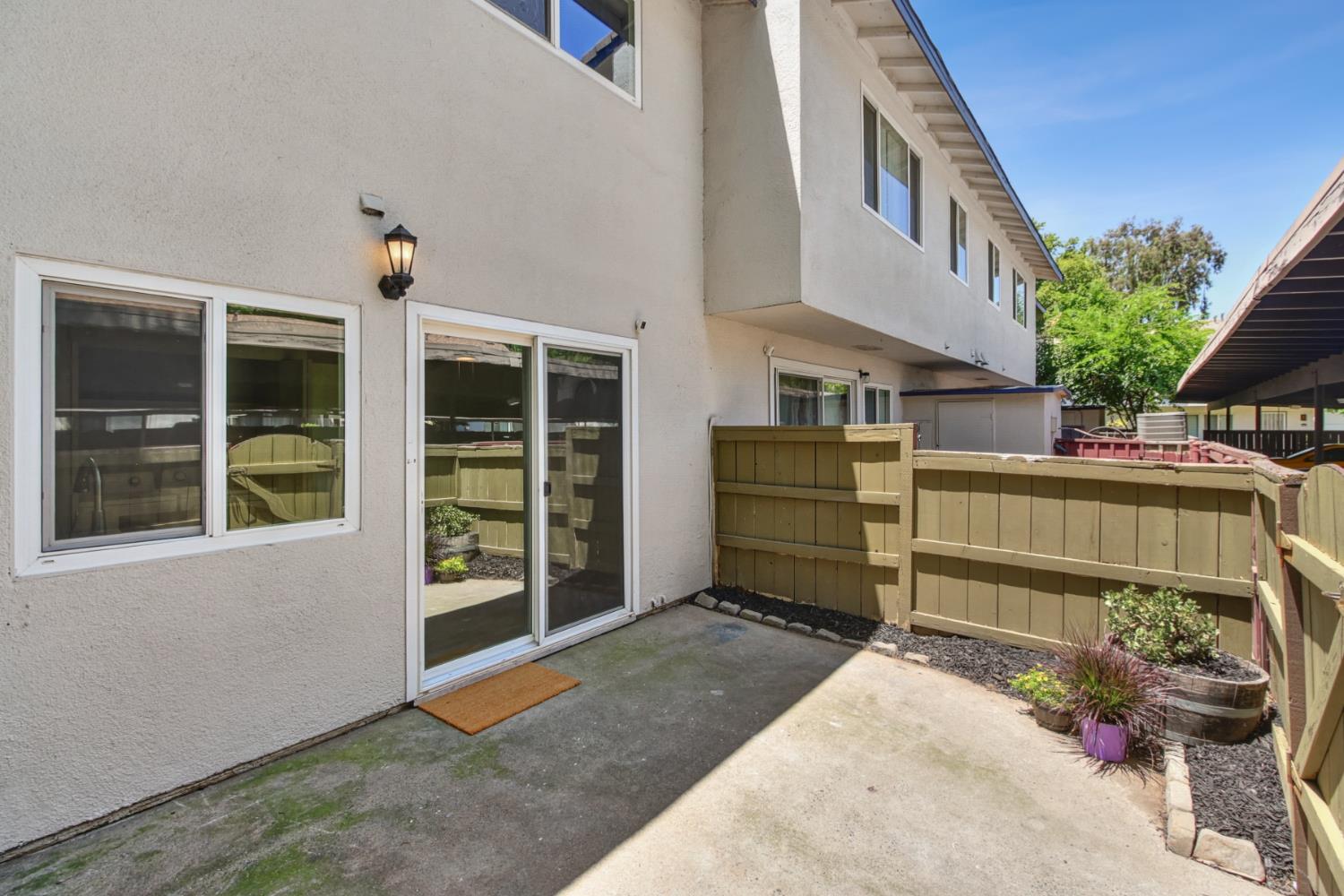 8863 Salmon Falls Drive E