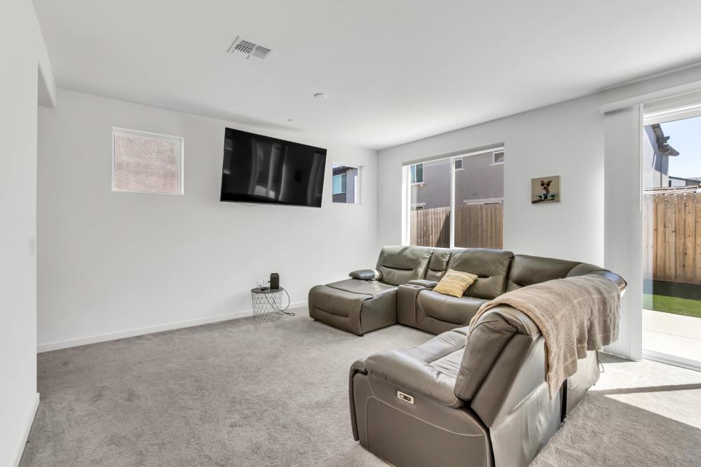 7657 Bracer Way