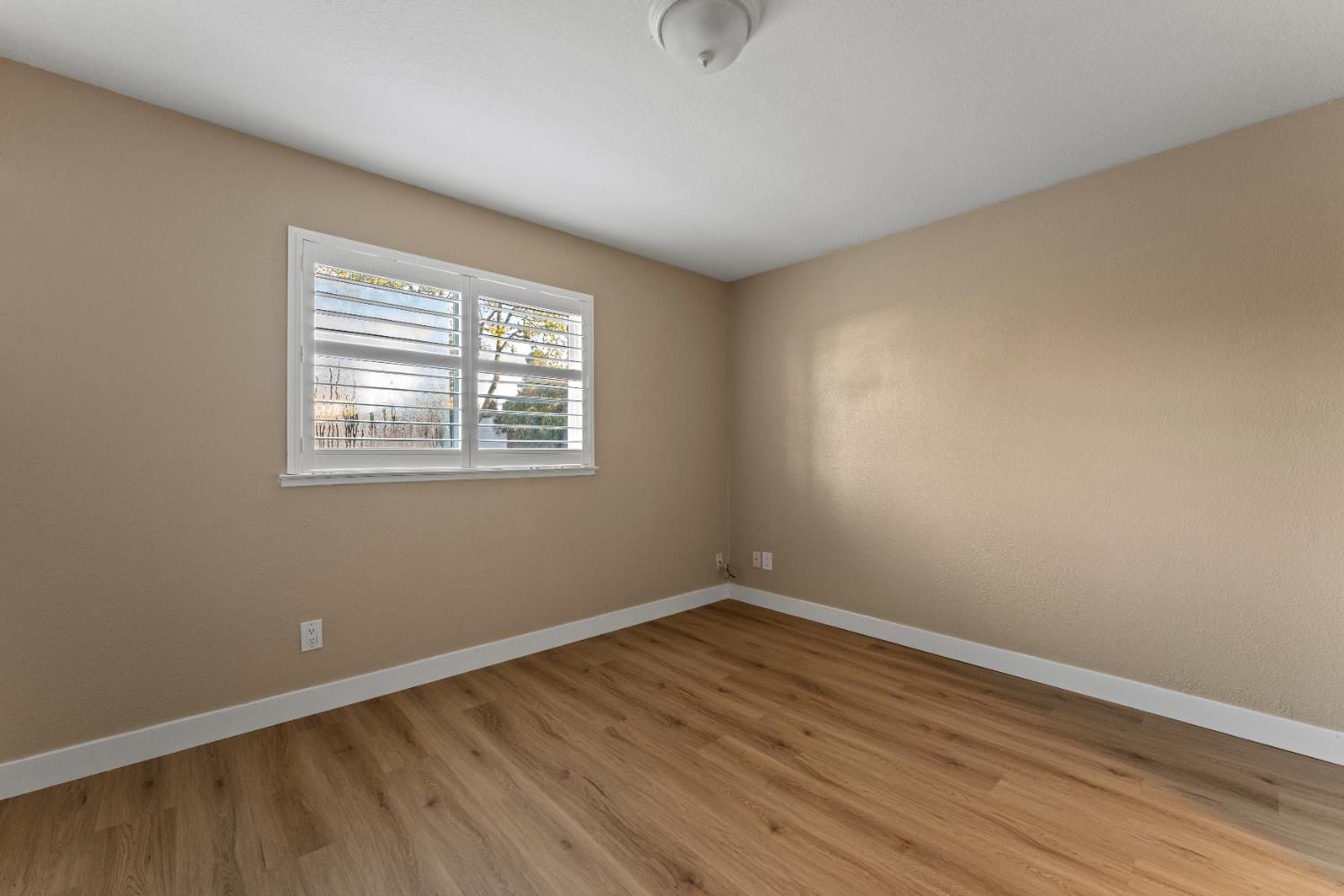 8631 Hummingbird Way