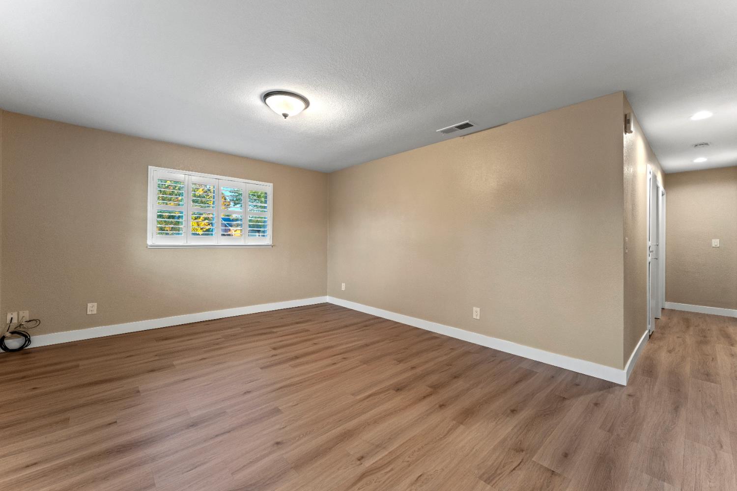 8631 Hummingbird Way