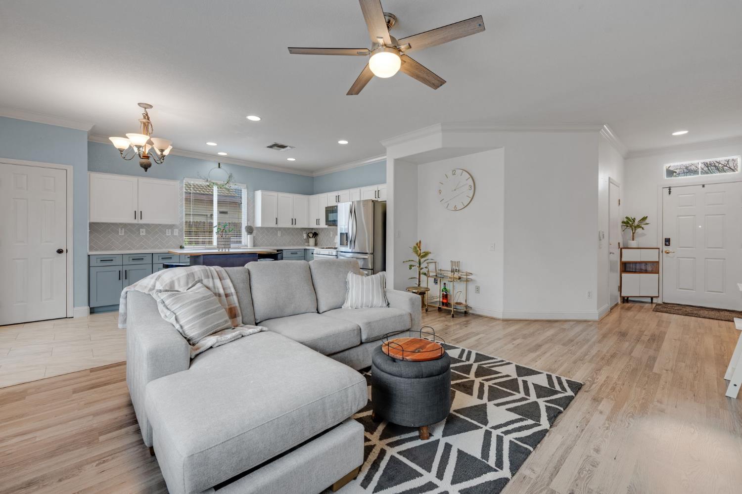 9904 Prairie Dunes Way