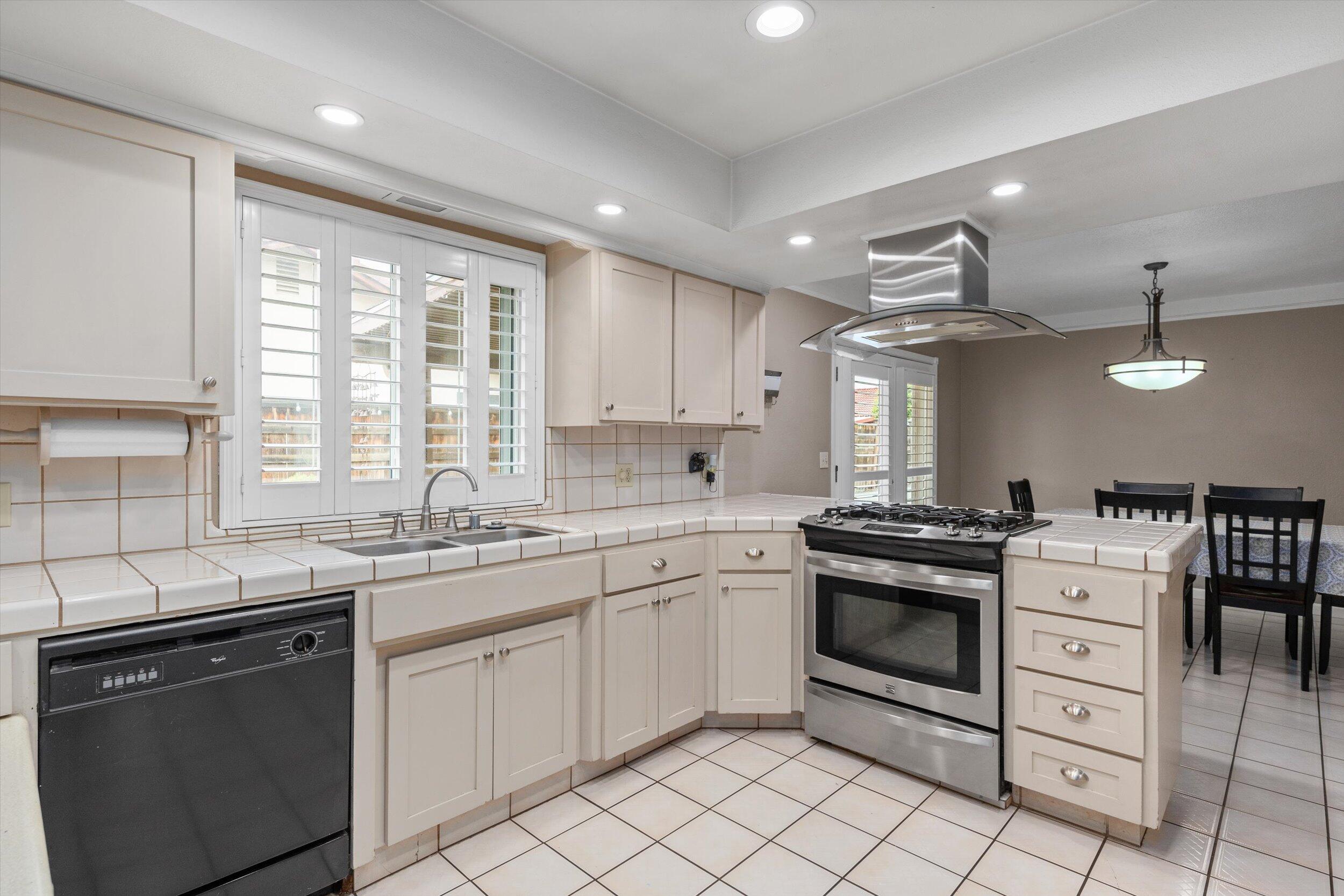 150 N Silver Maple Way