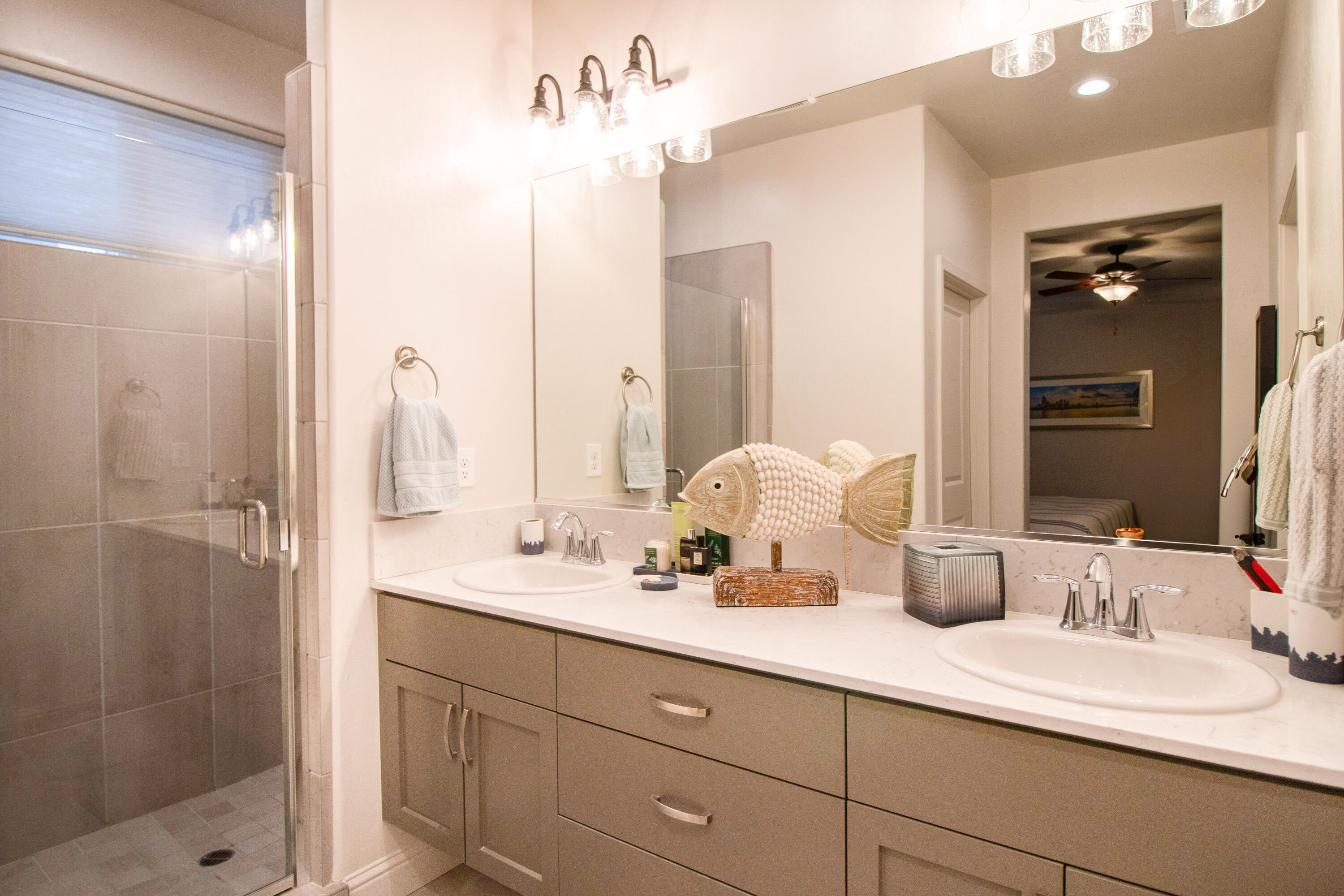 3331 W Venice Avenue