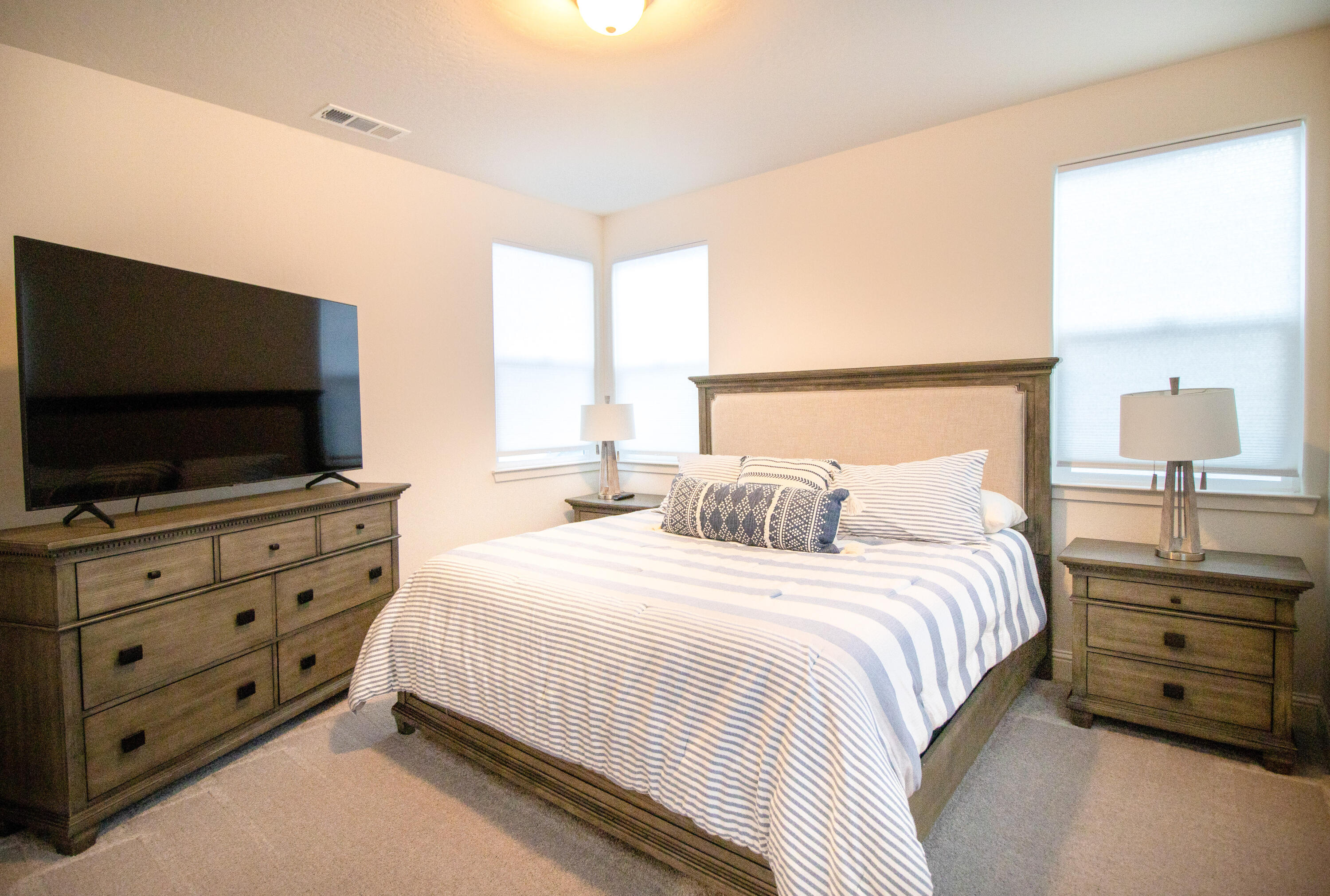 3331 W Venice Avenue