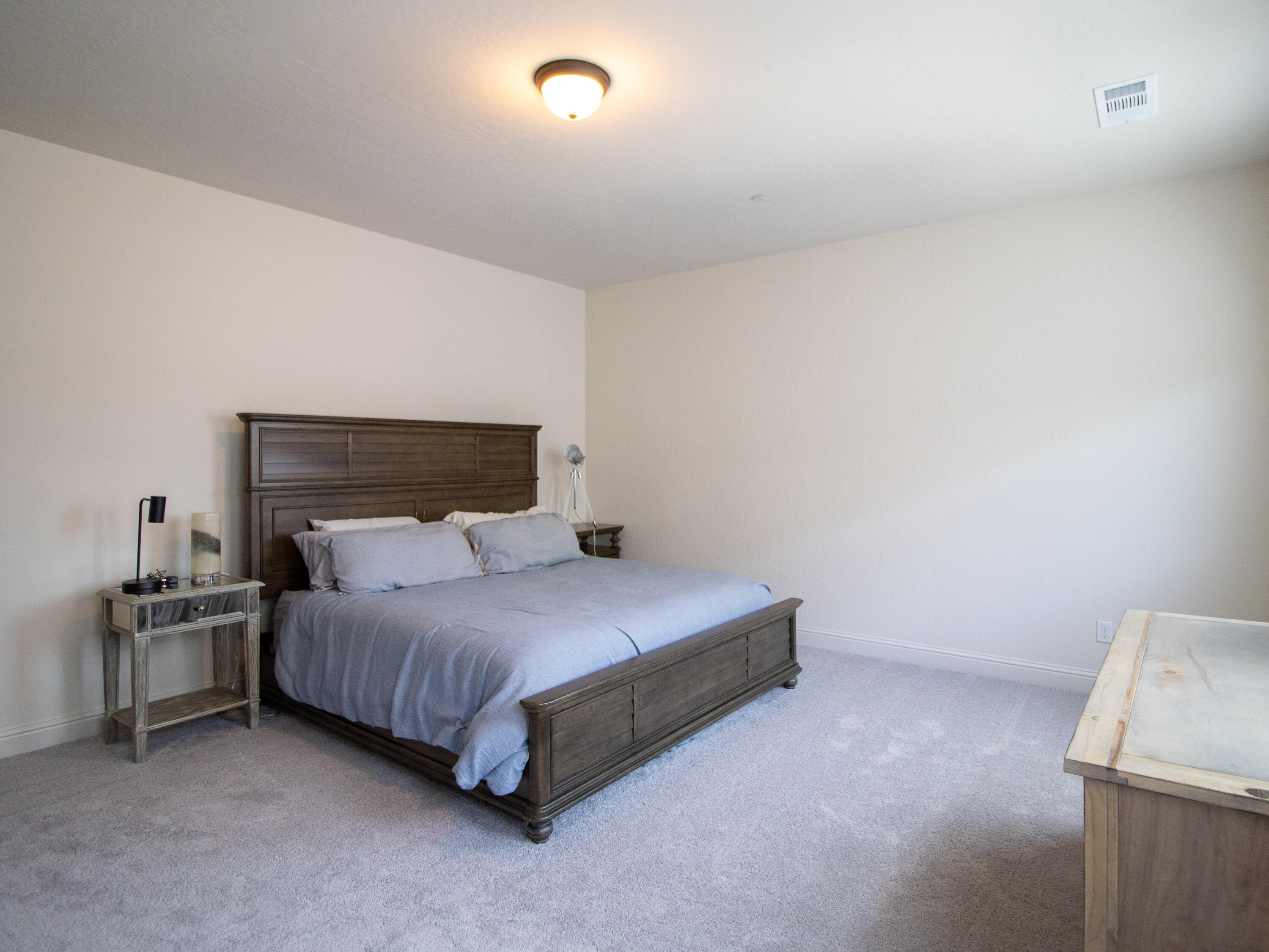 3331 W Venice Avenue