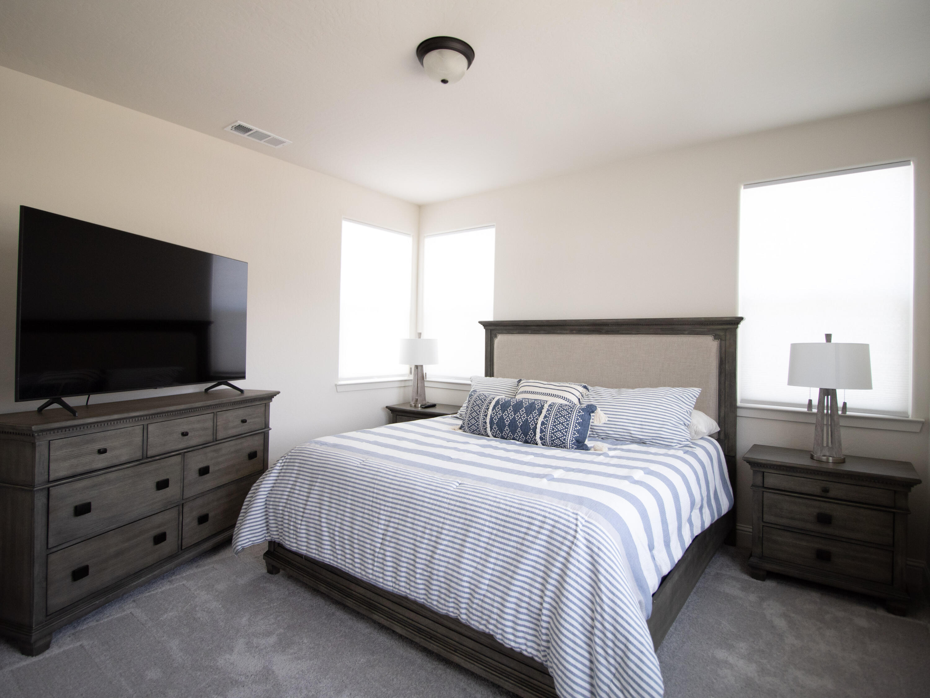 3331 W Venice Avenue