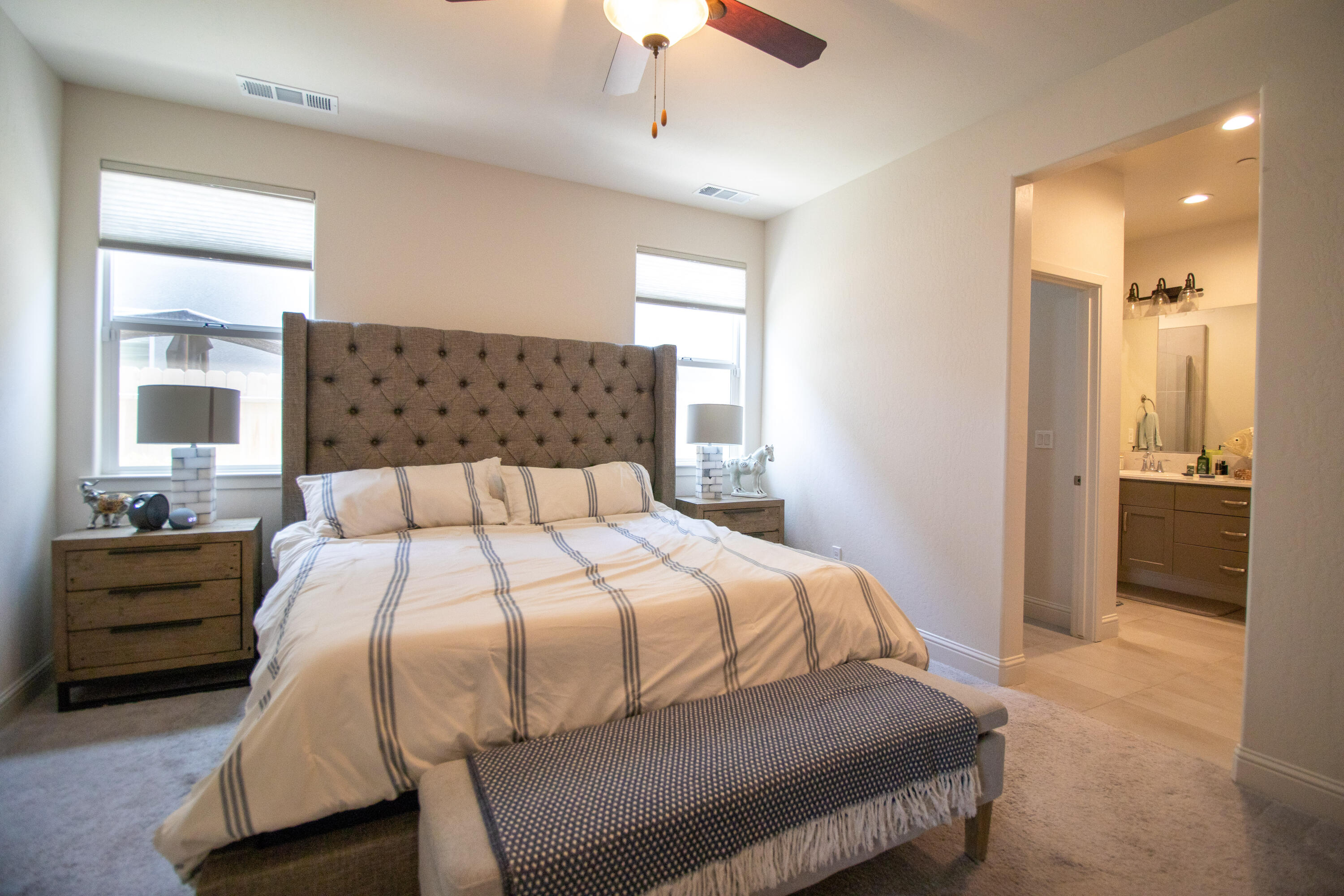 3331 W Venice Avenue