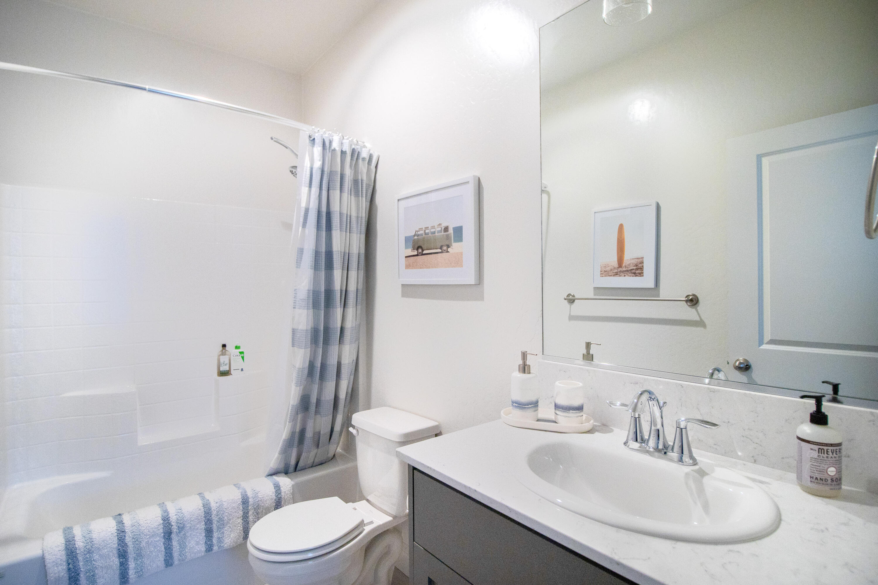 3331 W Venice Avenue