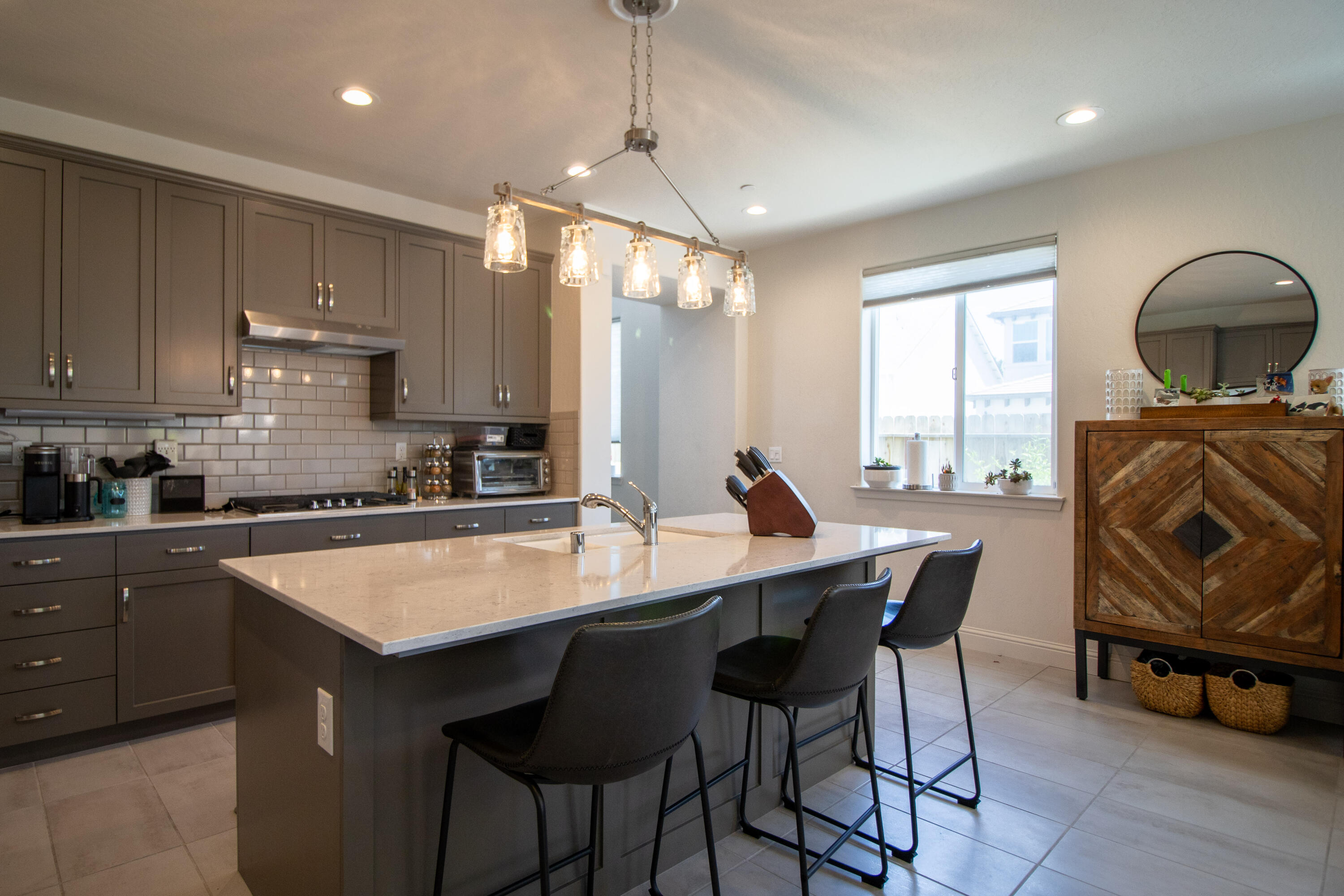 3331 W Venice Avenue