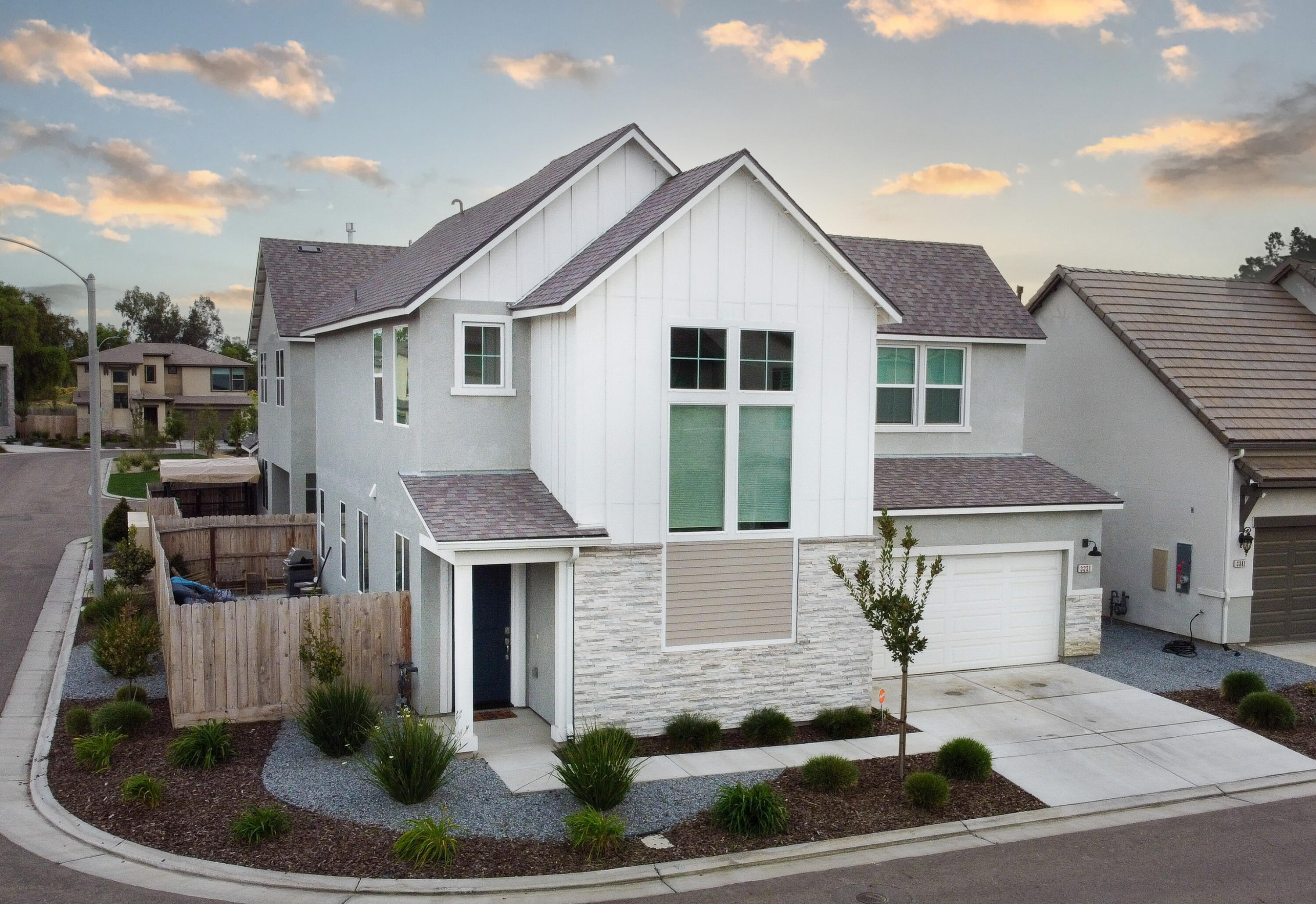 3331 W Venice Avenue