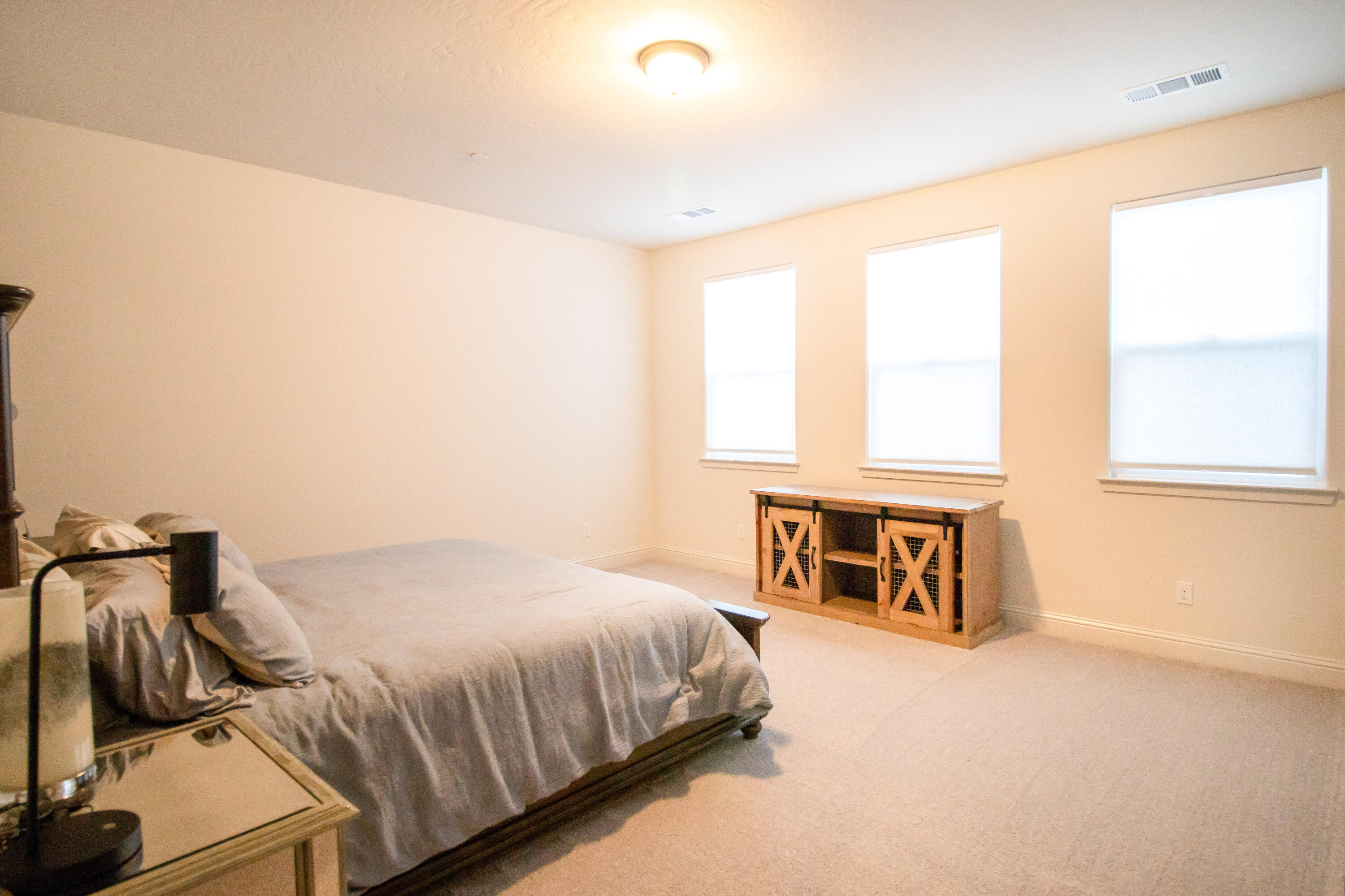 3331 W Venice Avenue