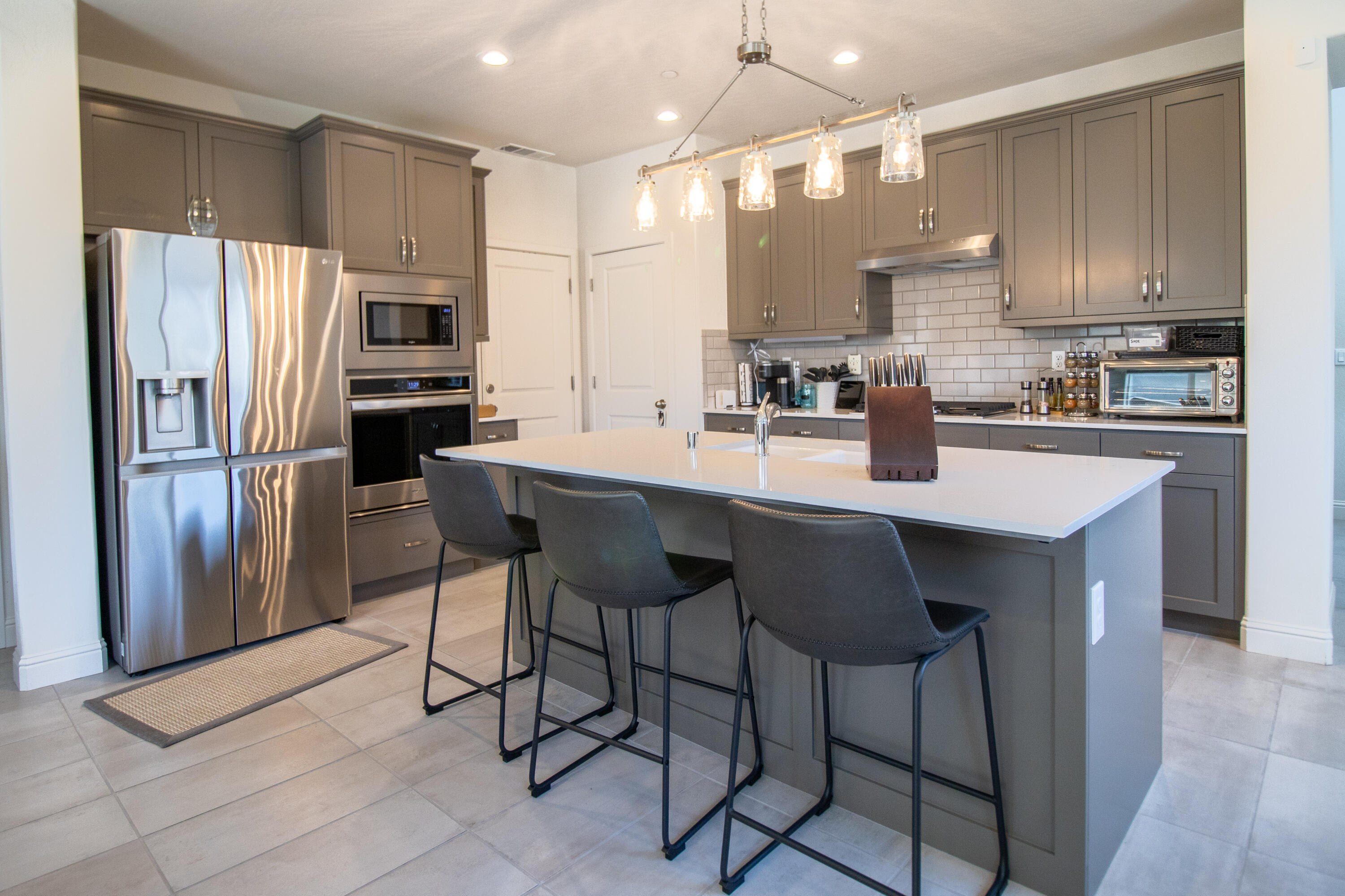 3331 W Venice Avenue