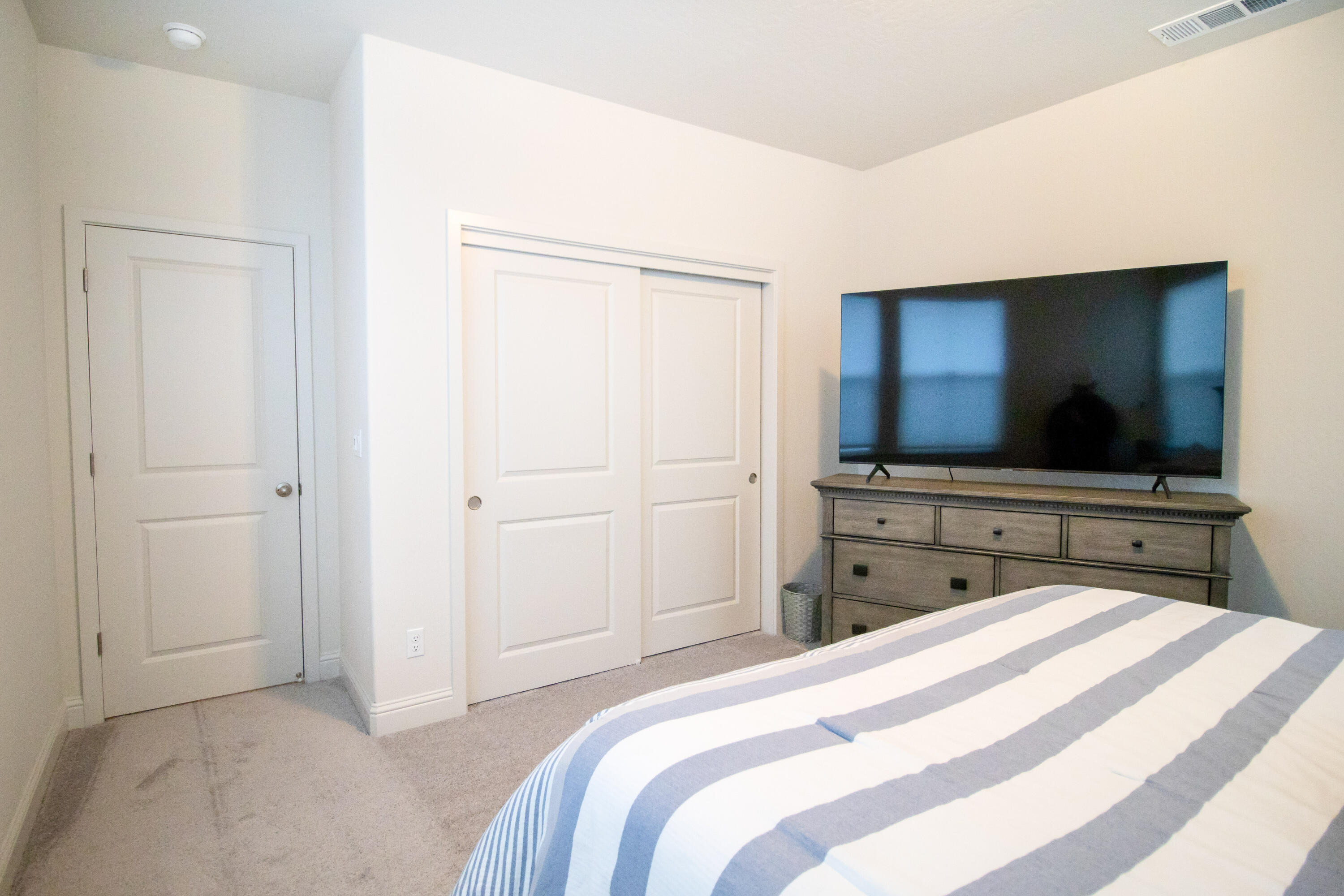 3331 W Venice Avenue