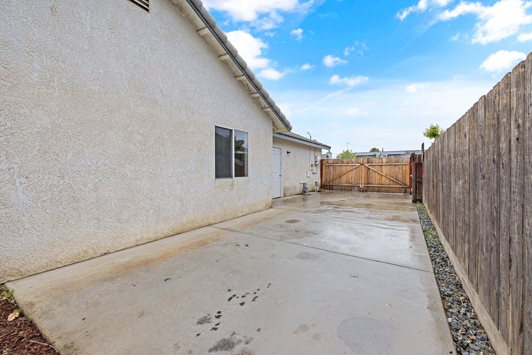 1677 River Springs Avenue