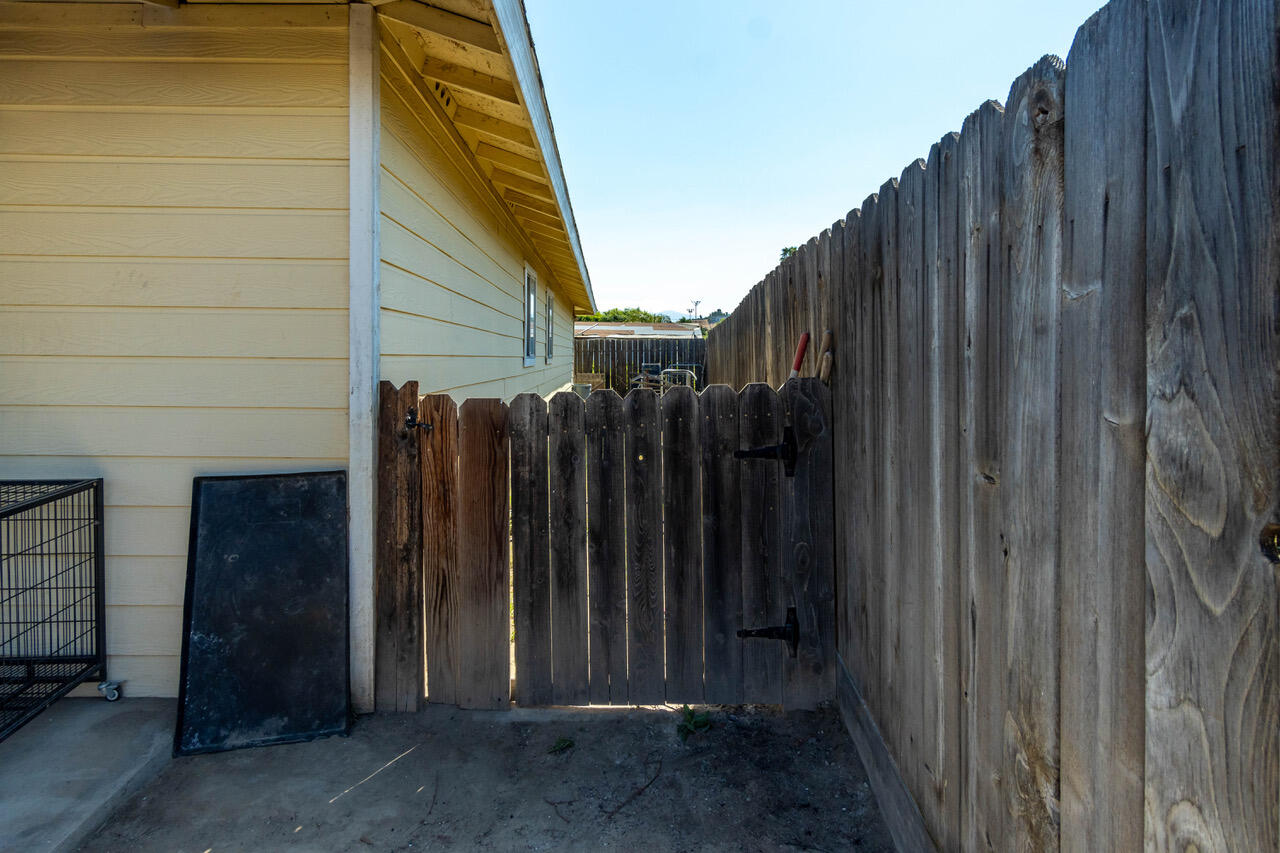 1101 W Median Avenue