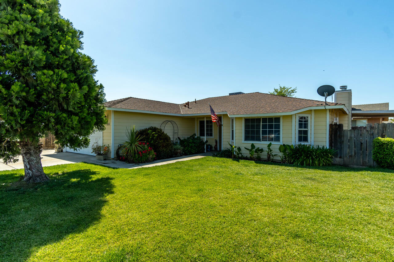 1101 W Median Avenue