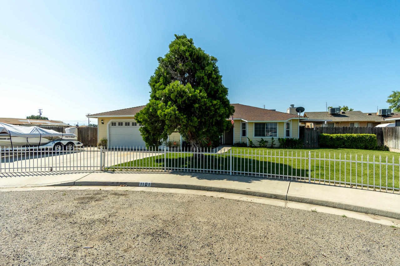 1101 W Median Avenue